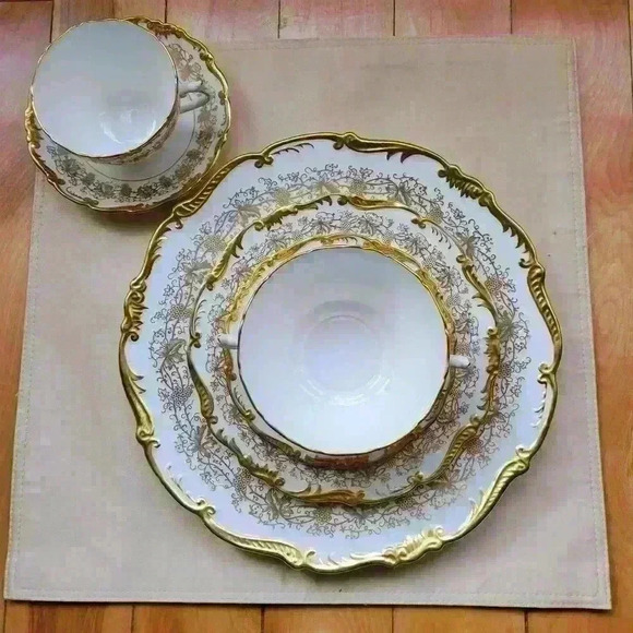 Coalport Hazelton -Footed Tea Cup and Saucer Set (4) - Picture 5 of 5